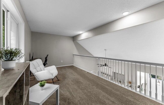 Building Photo - Elegant 3-Bed Single Family with Fireplace & Hardwood Floors in Shakopee – 2345 Sq Ft of Comfort