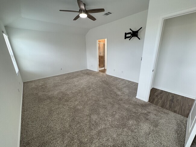 Building Photo - 237 Escondido Cir