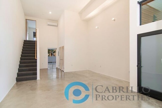 Building Photo - 2870 Fourth Ave