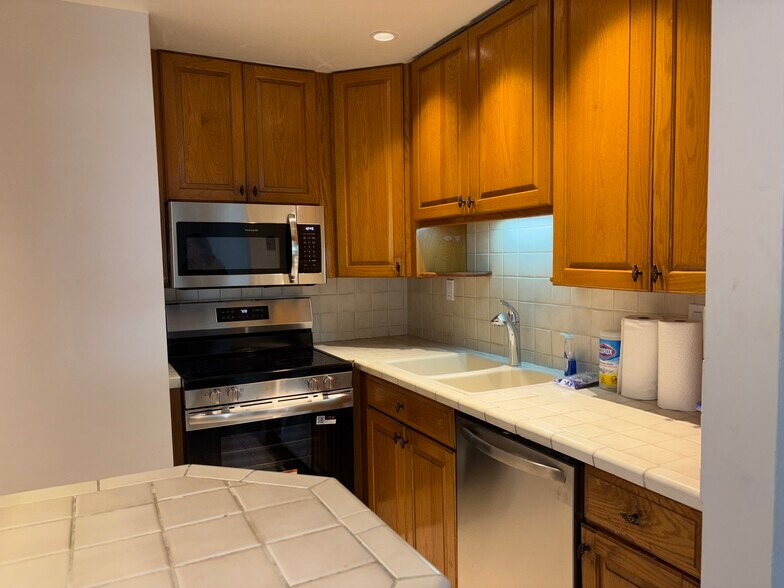 Building Photo - 301 Sunrise Dr