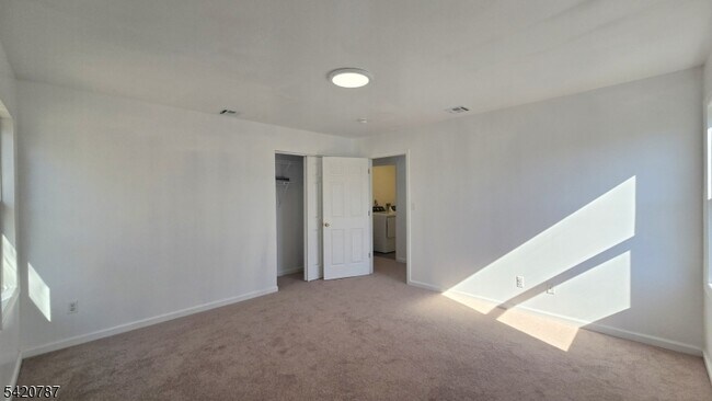 Building Photo - 360 Broad St