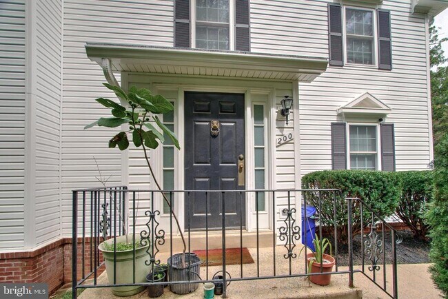 Building Photo - 200 Sulgrave Ct