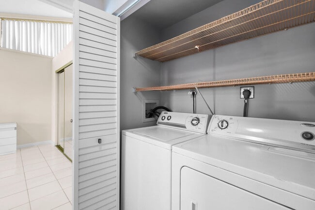 Building Photo - 1801 S US Hwy 1