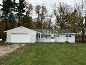 Building Photo - Three Bedroom, Crestview Local Schools