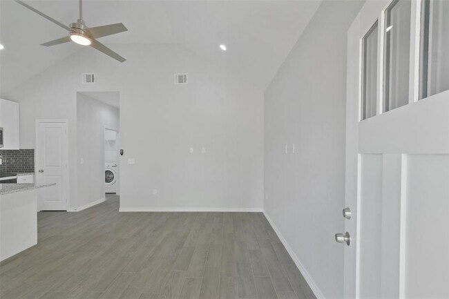 Building Photo - 352 Westchase St