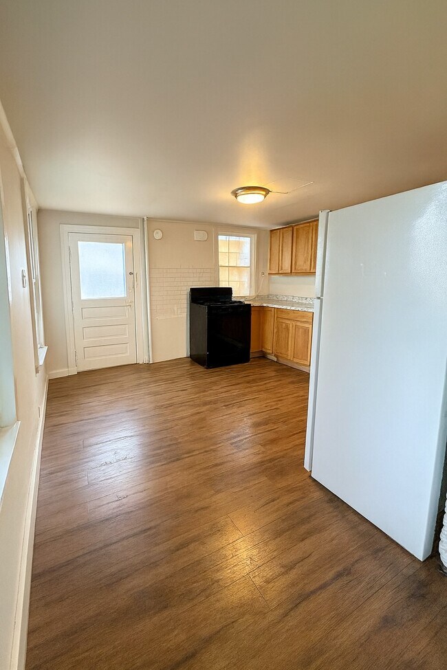 Building Photo - 496 3rd Ave