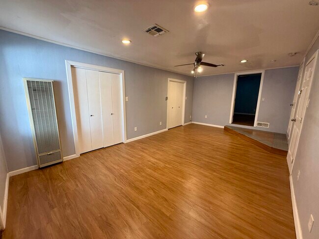 Building Photo - 2101 Jones St