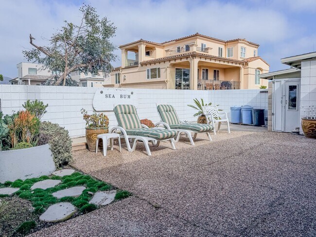 Building Photo - 1327D - The Sea Bum Sanctuary | 2 Bed 2 Ba...