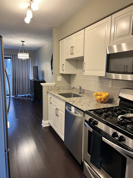 Kitchen - 1905 Windmill Cir