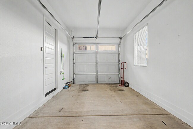 Building Photo - 3825 W Buist Ave