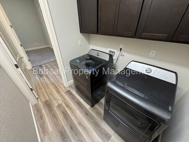 Building Photo - 925 Cranfield Ct