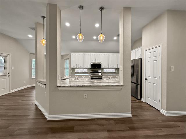 Building Photo - 545 Edgeview Dr