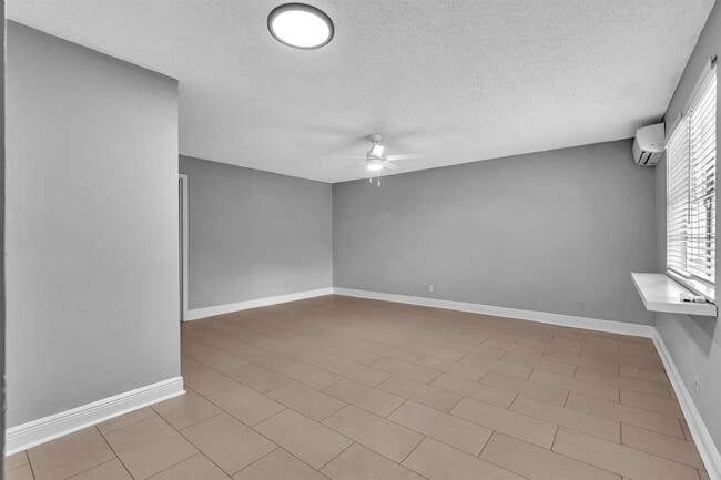 Building Photo - 626 SW 14th Ave