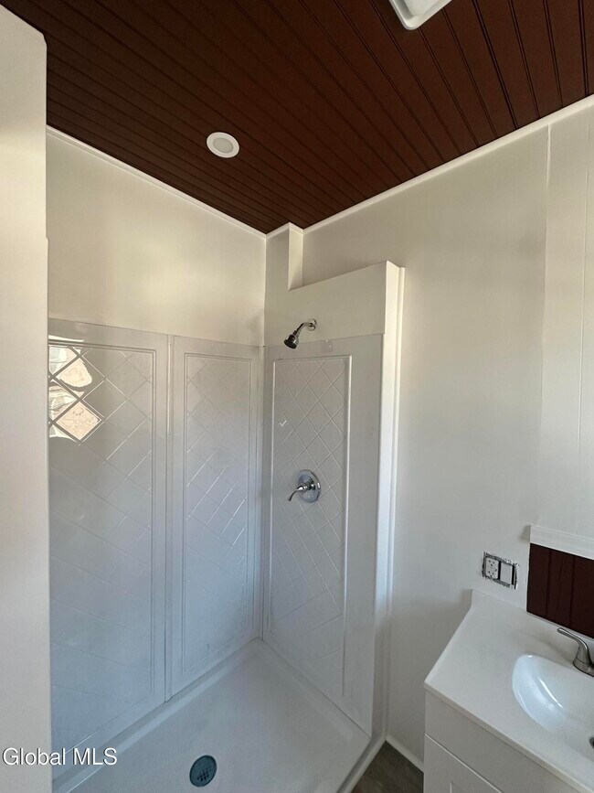 Building Photo - 850 Peoples Ave