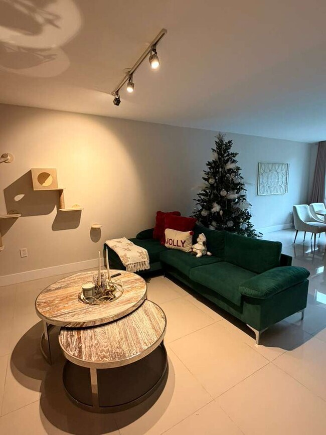 Building Photo - 17890 W Dixie Hwy