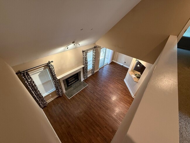 Building Photo - 405 S Village Cir
