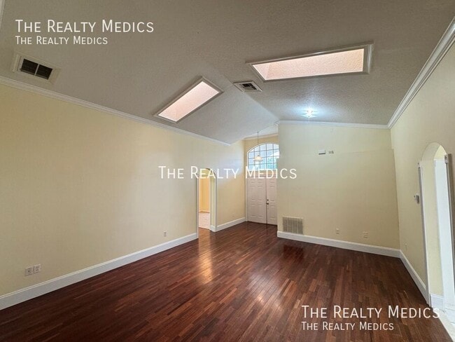 Building Photo - 2719 Crane's Cove Dr