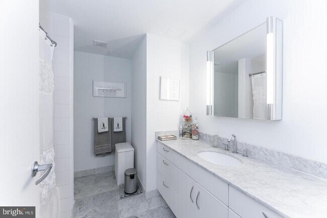 Building Photo - 219 S 18th St