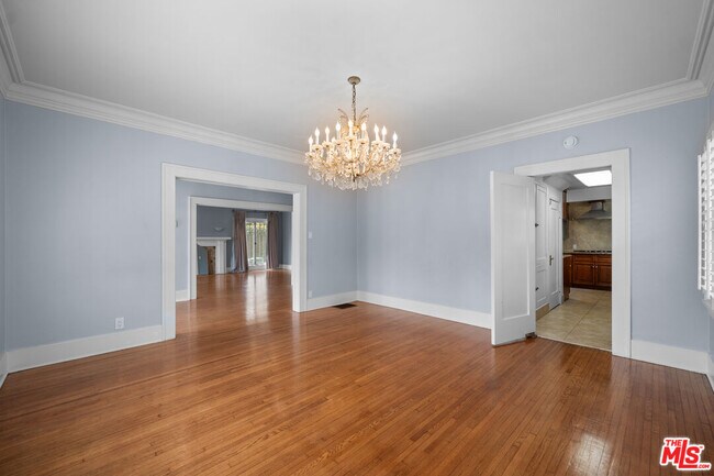 Building Photo - 1231 S St Andrews Pl