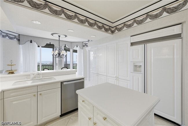 Building Photo - 8990 Bay Colony Dr