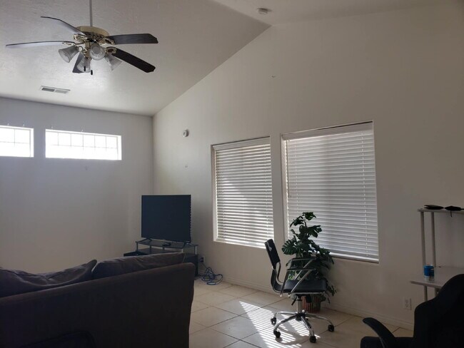 Building Photo - 288 W Diagonal #B  studio/1 Bath
