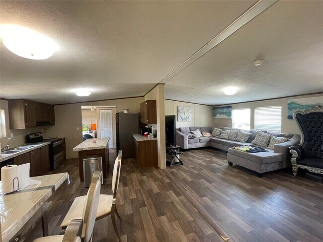Building Photo - 777 Rd 5210