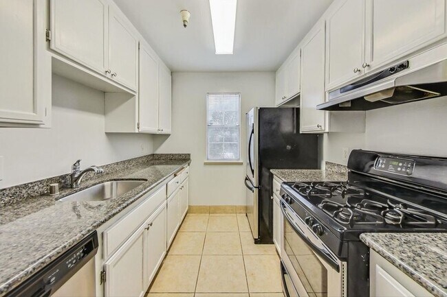 Building Photo - 1803 Sausal St