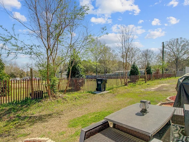 Building Photo - 124 Gaura Ln