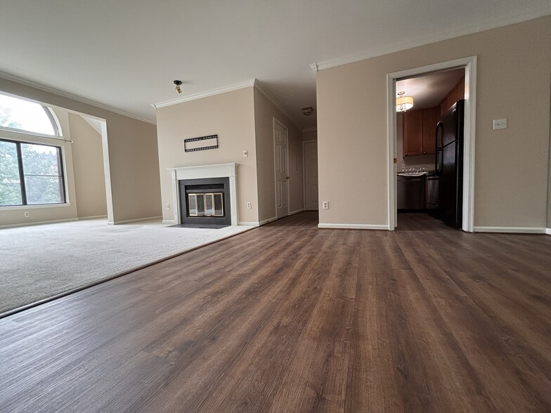 Building Photo - 2807 Lee Oaks Ct