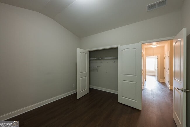 Building Photo - 921 Hickory Leaf Ct SE