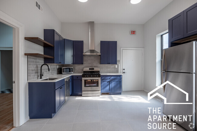 Building Photo - 646 N Damen Ave