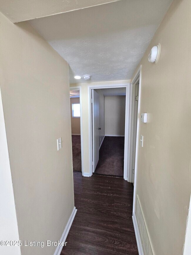 Building Photo - 3217 Springfield Dr