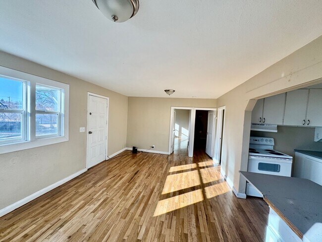 Building Photo - 830 31st Ave