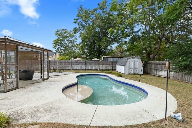 Building Photo - 440 Muskegon Ave