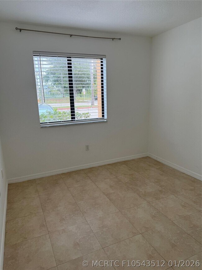 Building Photo - 9300 Fontainebleau Blvd