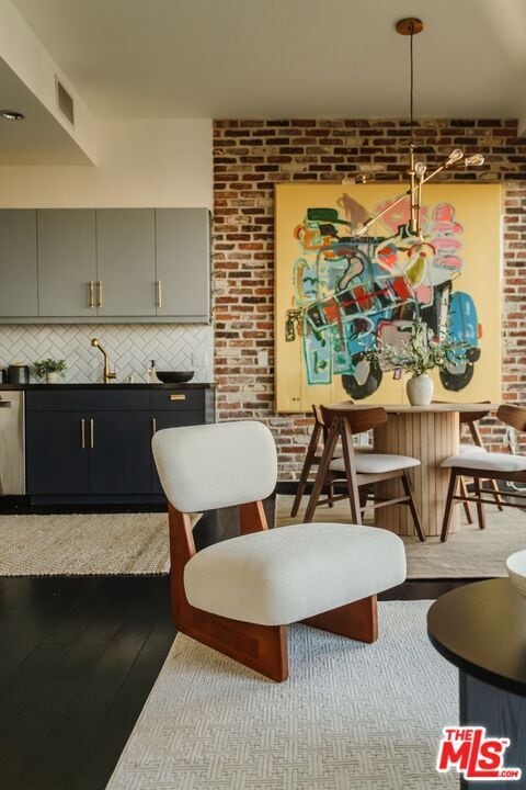 Building Photo - 655 S Hope St