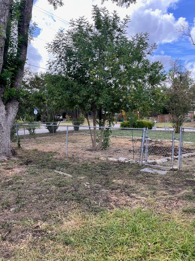 Building Photo - 357 Irvington Dr