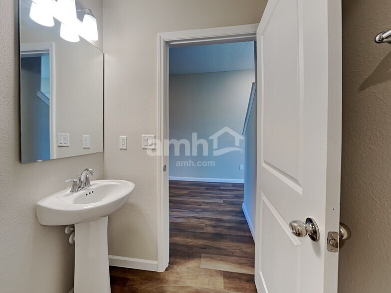 Building Photo - 173 Edge Park Trl