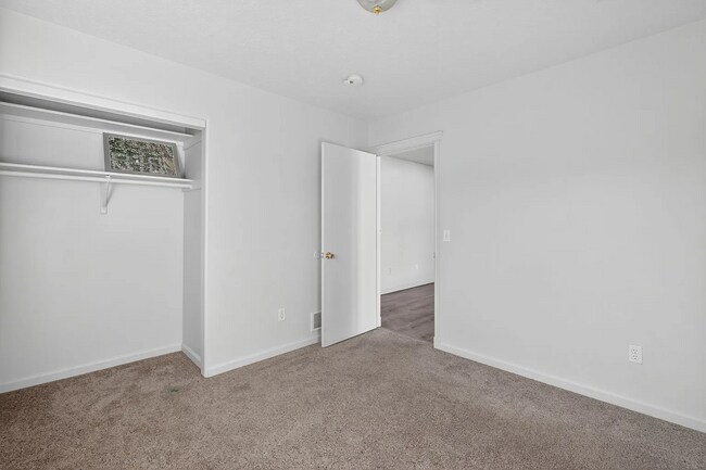 Building Photo - Impressive 5 bed/3 bath twin home in Chubbuck with just under 3000 square feet.