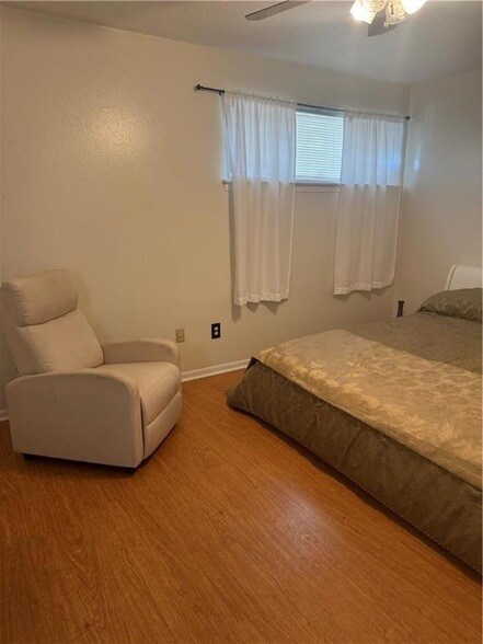 Building Photo - 318 Lake Marina Ave