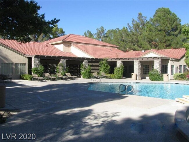 Building Photo - Spacious 2 bedroom Condo in Canyon Lake Community