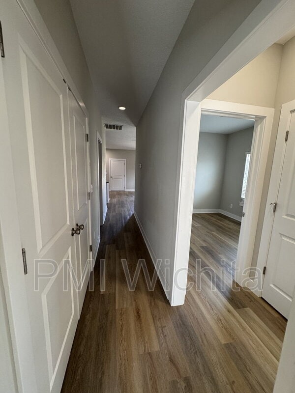 Building Photo - 5250 N Cypress Cir