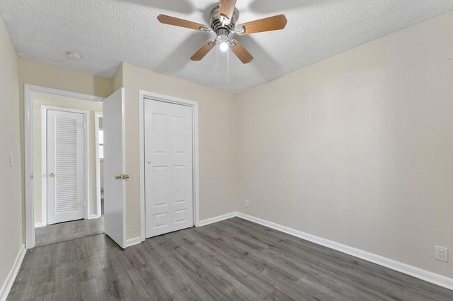 Building Photo - 1340 W 35th St