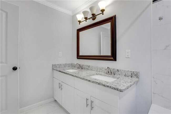 Building Photo - 3436 Pinehill Dr