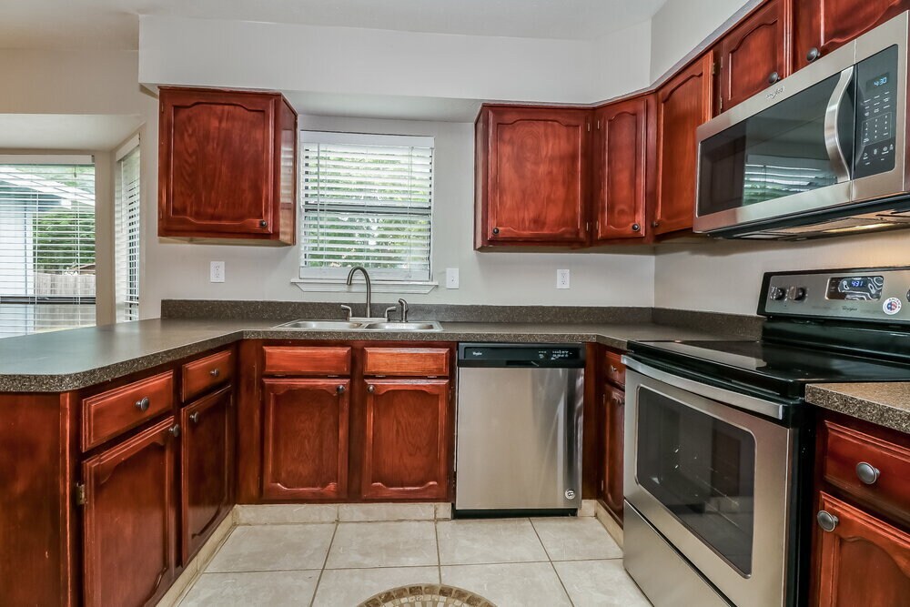 Building Photo - 7529 Ashwood Cir