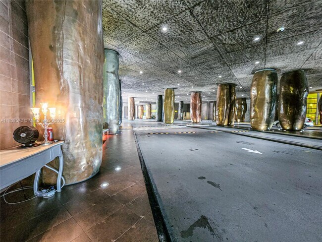Building Photo - 495 Brickell Ave