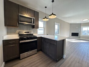 Building Photo - 442/444 E Lincoln