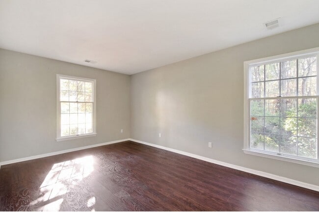 Building Photo - 130 Jamestown Rd