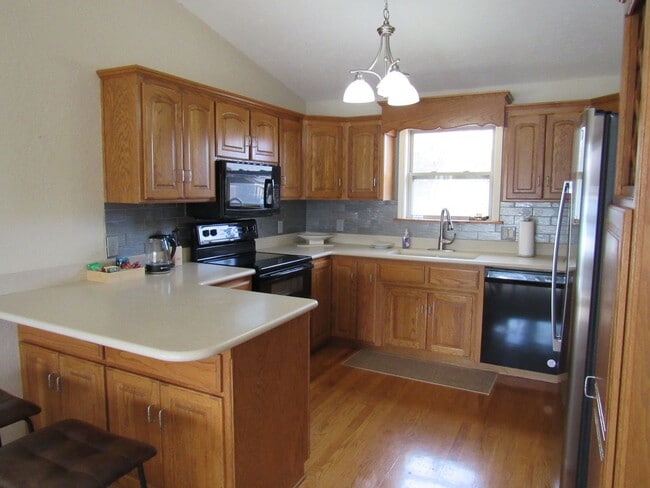 Building Photo - Top floor 2 bedroom condo in Camdenton