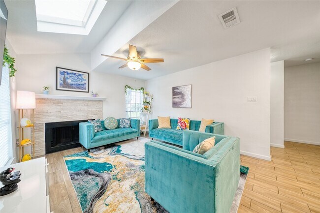 Building Photo - 10912 Gulf Fwy